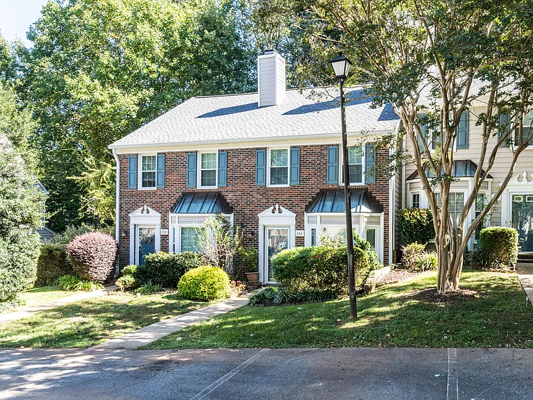 330 Silverberry Ct — Photo 21