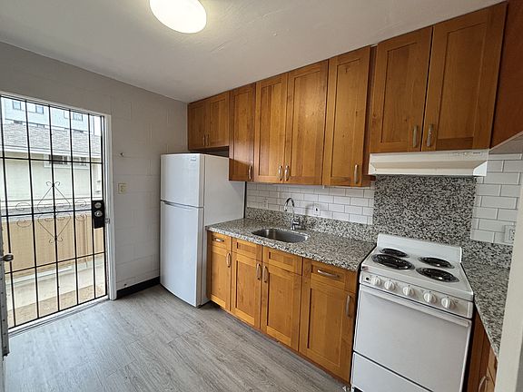 3rd image of 1323 Matlock Ave #3