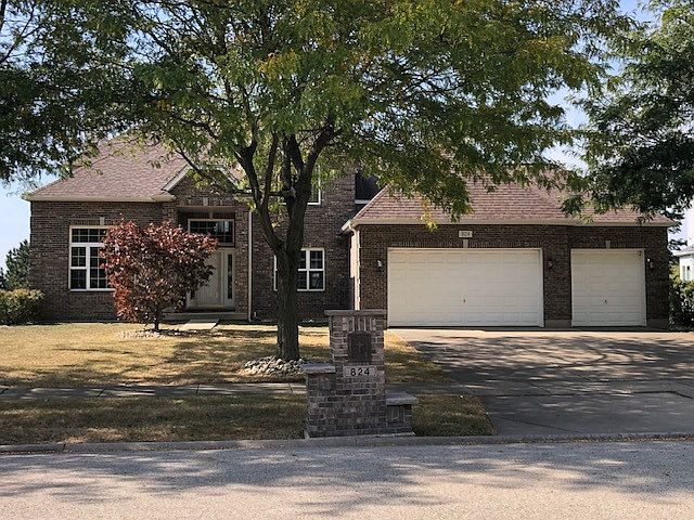 1st image of 824 Longwood Dr