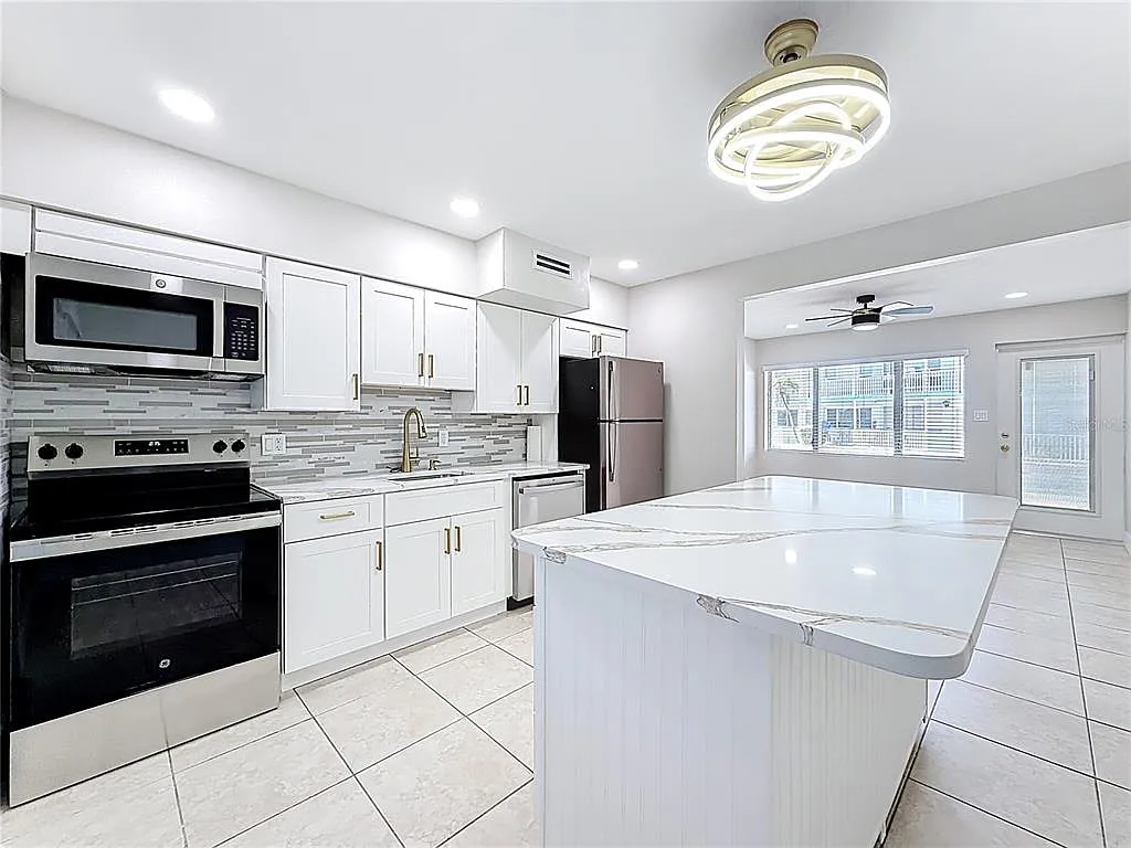 1 bed, 1.0 bath, 528 sqft, $1,900 — Photo 1