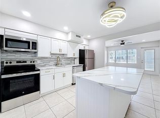 1840 Shore Dr S APT 5, South Pasadena, FL 33707