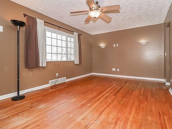 3rd image of 293 Thelma Dr