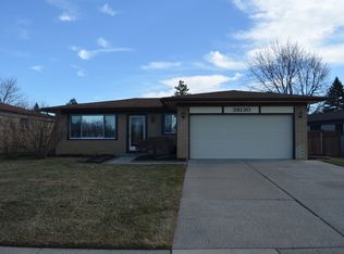 38130 Pinebrook Dr, Sterling Heights, MI 48310