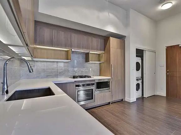 4th image of 13696 100th Ave #103