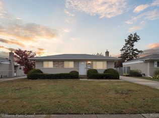 8457 Potomac St, Center Line, MI 48015