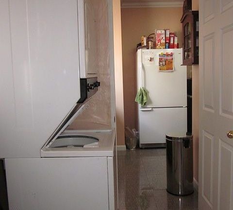 4th image of 404 S Chevy Chase Dr