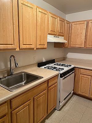 1st image of 480 Howard Ave #1