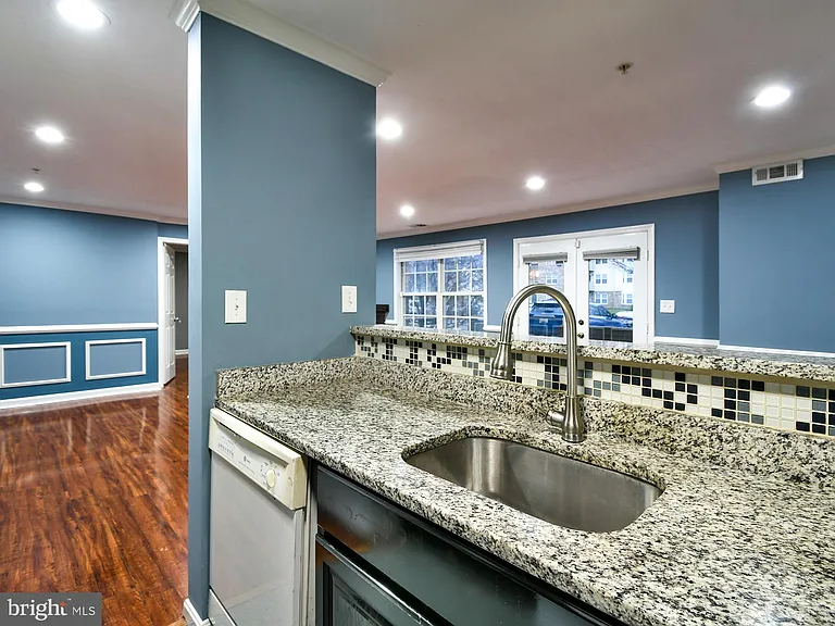 9720 Lake Pointe Ct #102 — Photo 15