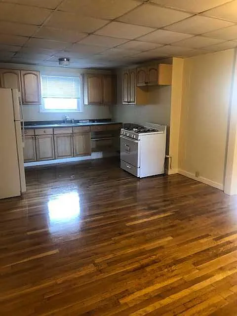 3 bed, $3,200 — Photo 2