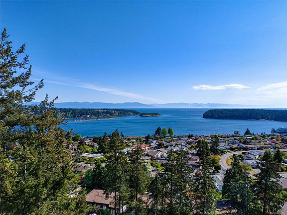 4th image of 2315 Departure Bay Rd