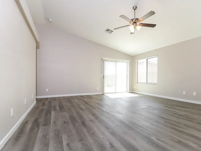 5807 S 248th Ln — Photo 4