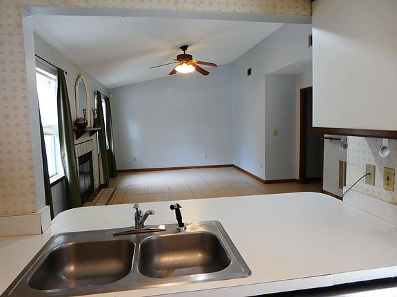 2nd image of 1465 Live Oak Dr