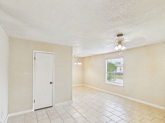3rd image of 1505 Oakdale Cir APT B