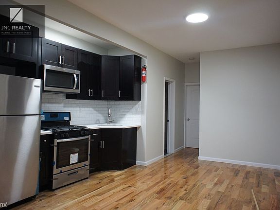 3rd image of 1232 Saint Lawrence Ave