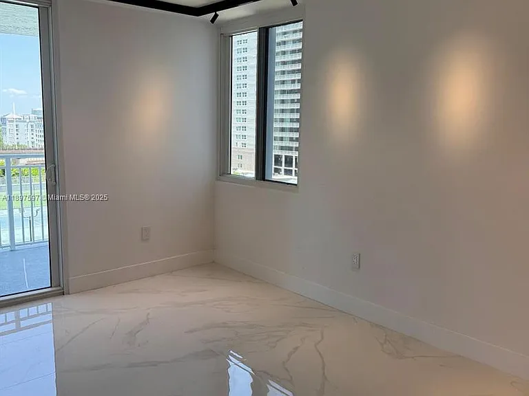 800 N Miami Ave #E-901 — Photo 4