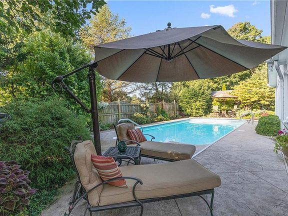 3rd image of 1346 Crest Ct