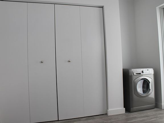 3rd image of 1035 Euclid Ave #22