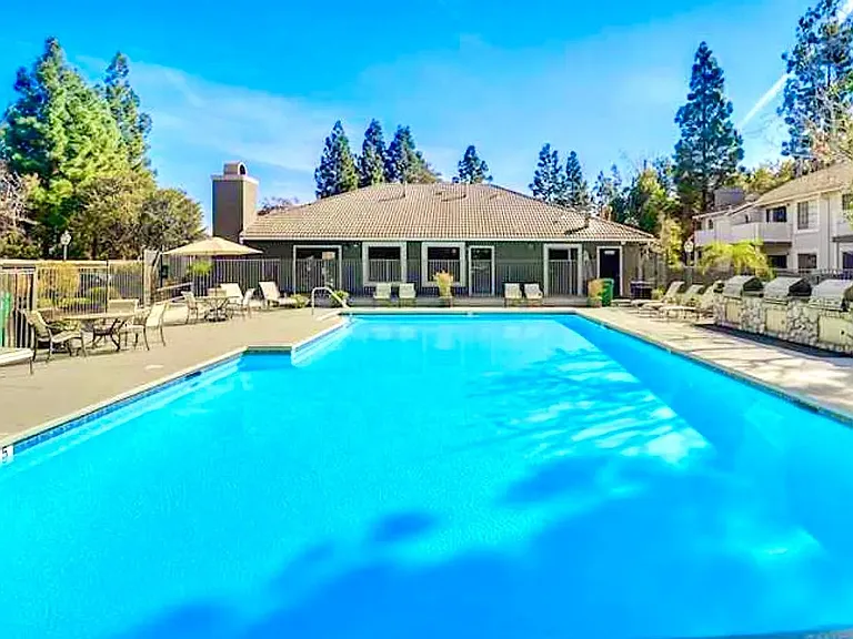 14942 Avenida Venusto — Photo 24