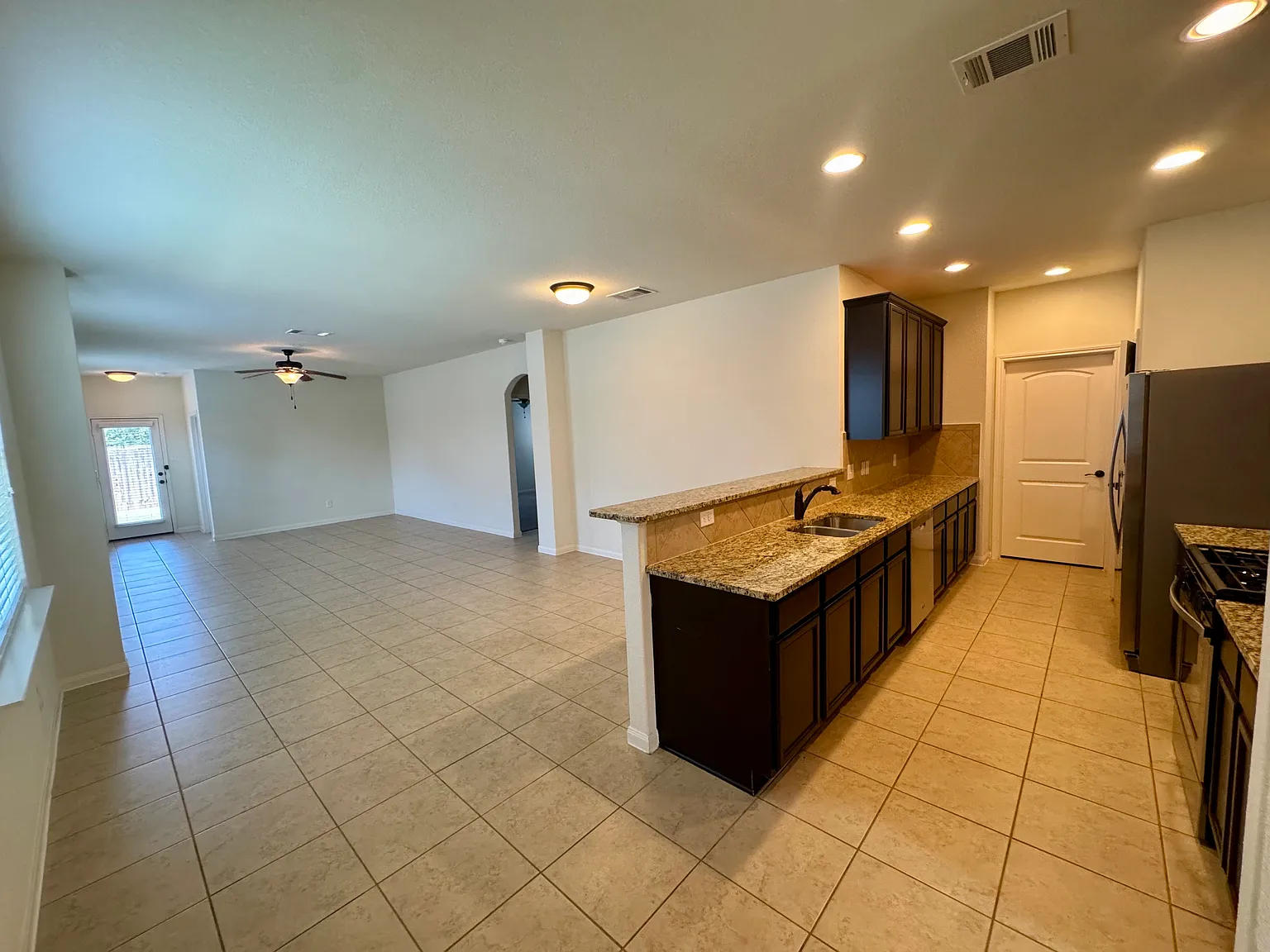 3 bed, 1623 sqft, $1,700 — Photo 4