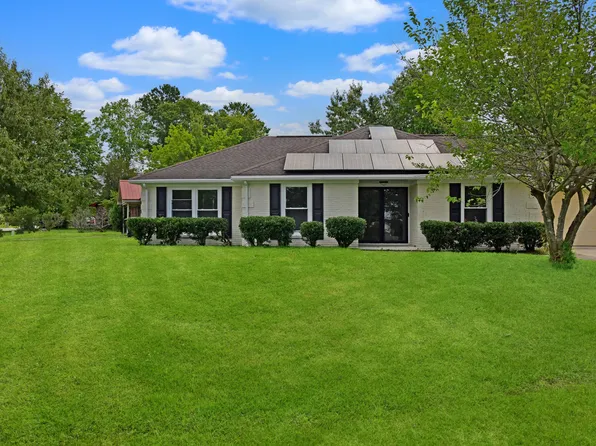 1101 Stuart Dr, Moncks Corner, SC 29461