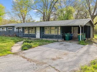62 Capitol Hill Dr, Saint Louis, MO 63136