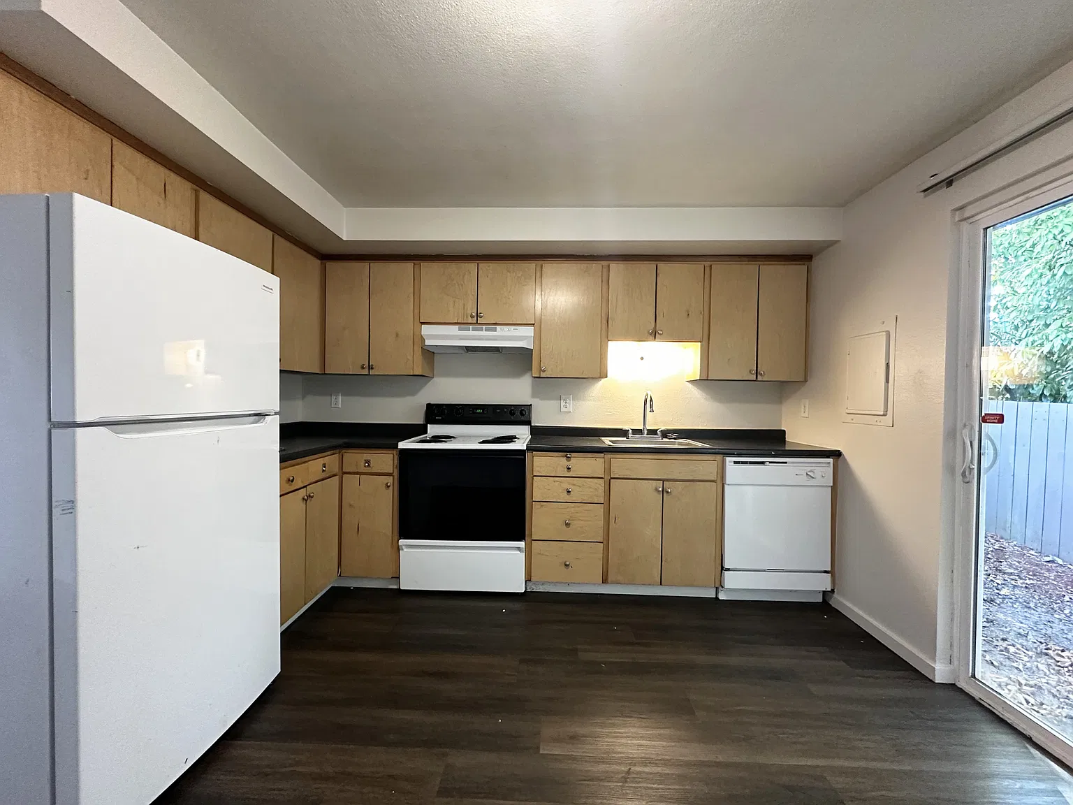 2 bed, 900 sqft, $1,350 — Photo 1