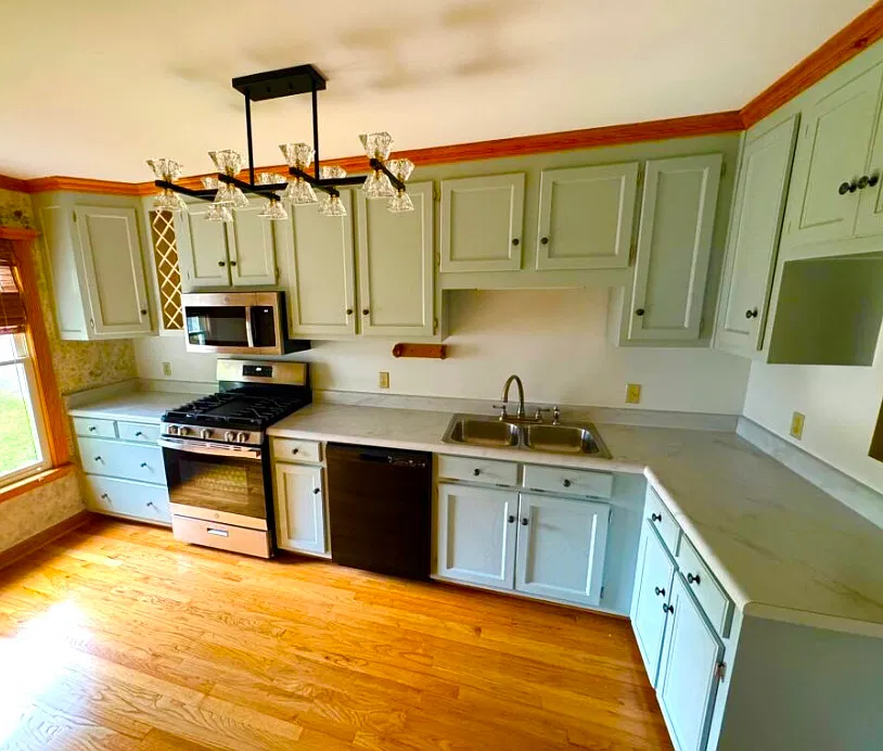 106 Bentwood Ln — Photo 2