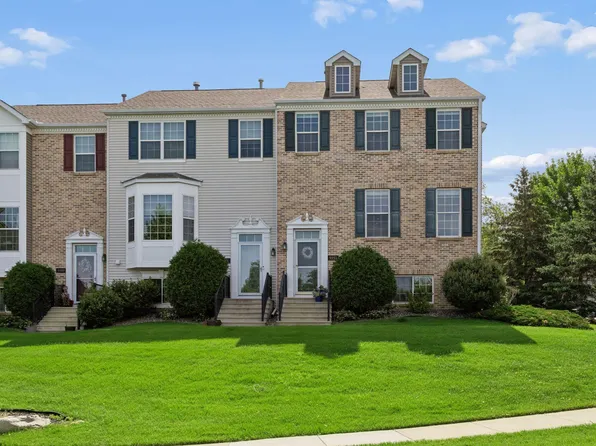 9993 Pincherry Ln, Eden Prairie, MN 55347