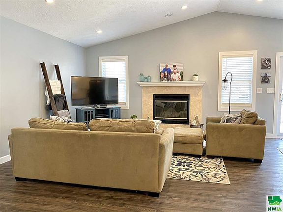 5th image of 2025 Bell Ct