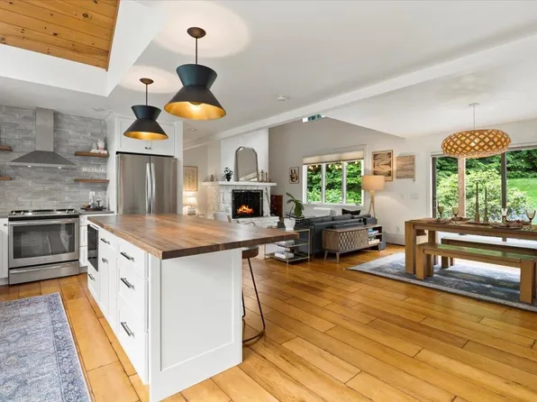 25 Blue Jay Lane, Londonderry, VT 05148