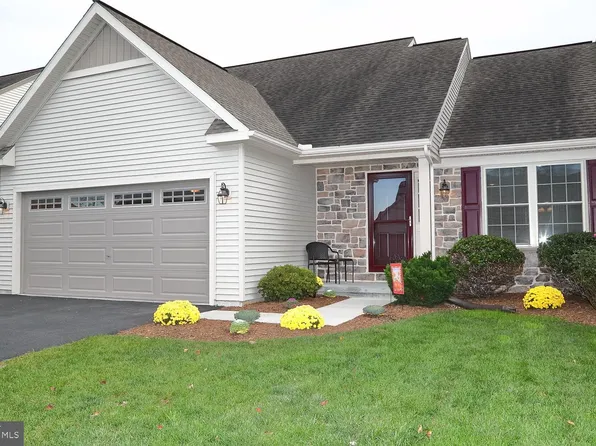 5264 Oak Leaf Dr, Mount Joy, PA 17552