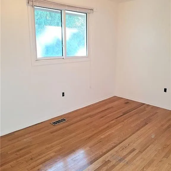 11 Roselyn Ct — Photo 10