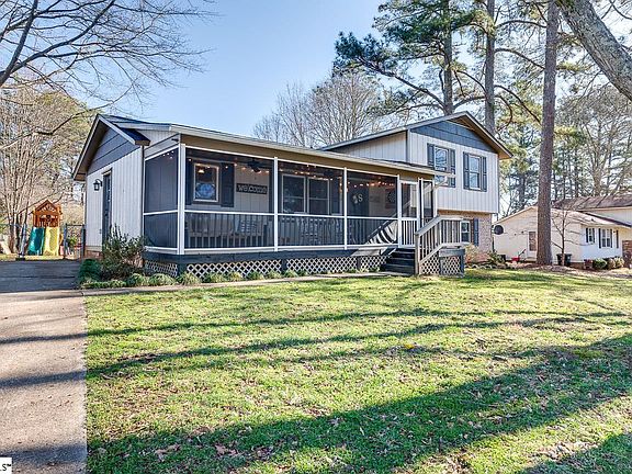 3rd image of 512 Sellwood Cir