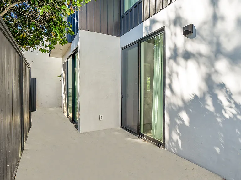 1720 S Centinela Ave — Photo 15