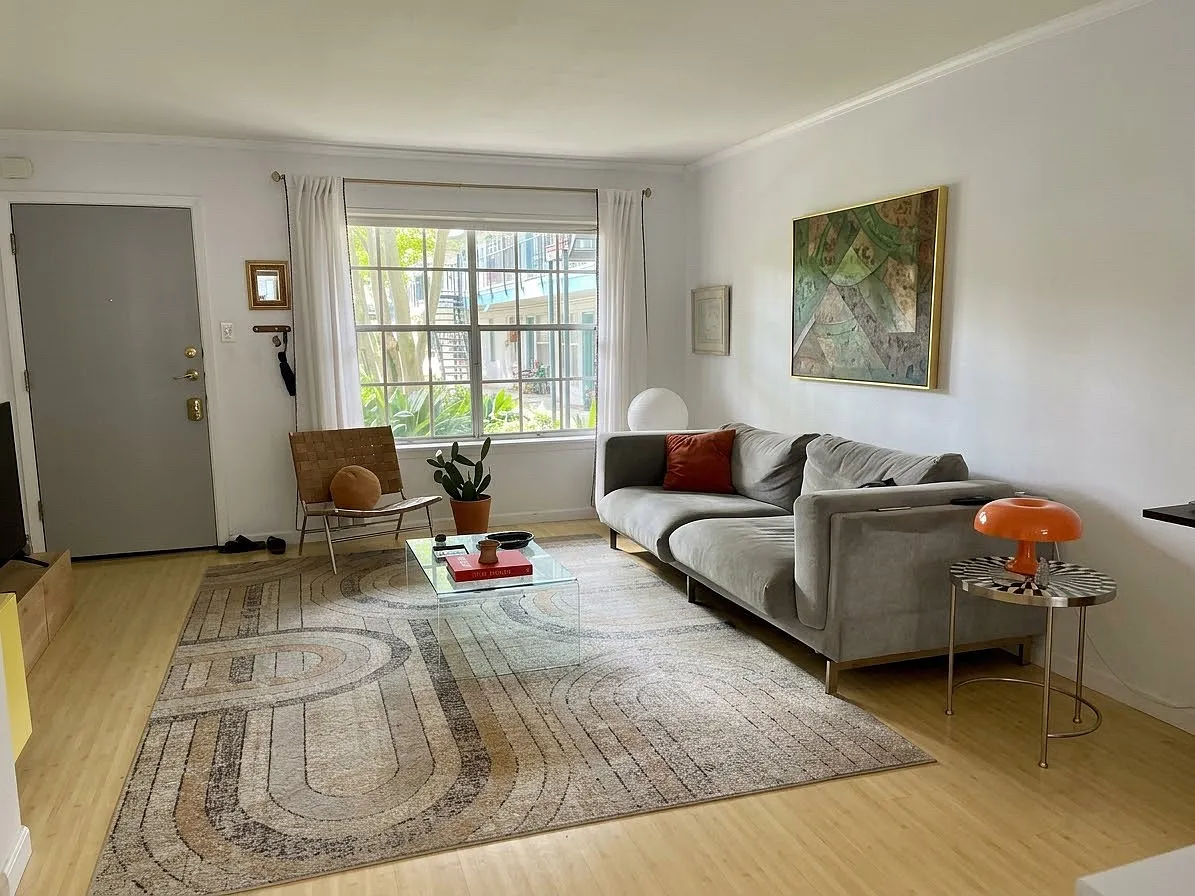 300 Crockett St — Photo 2