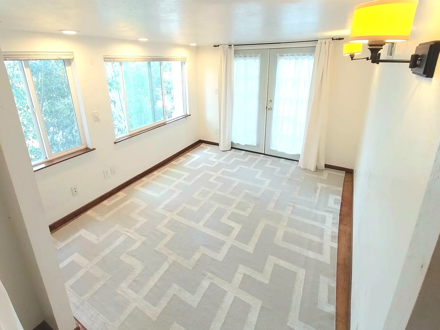 3 bed, 950 sqft, $1,600 — Photo 4