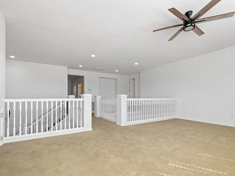 991 Zephyr Ln — Photo 32