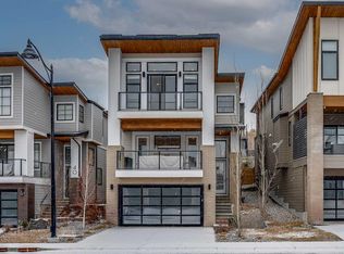 44 E Timberline Way SW, Calgary, AB T3H 0W3