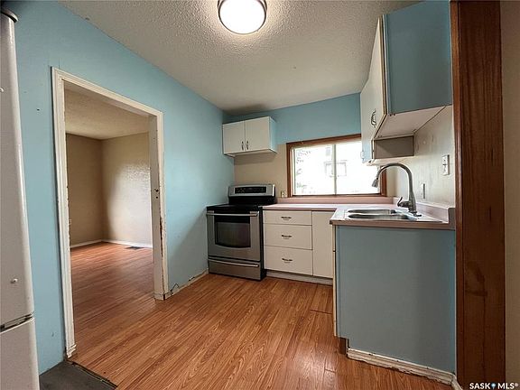 4th image of 591 23rd STREET E