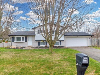 9121 Sandyside Rd, White Lake, MI, 48386