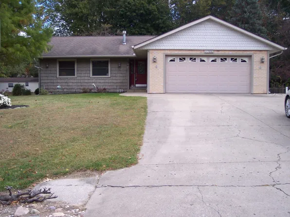 1722 Hartzler St, Warsaw, IN 46580