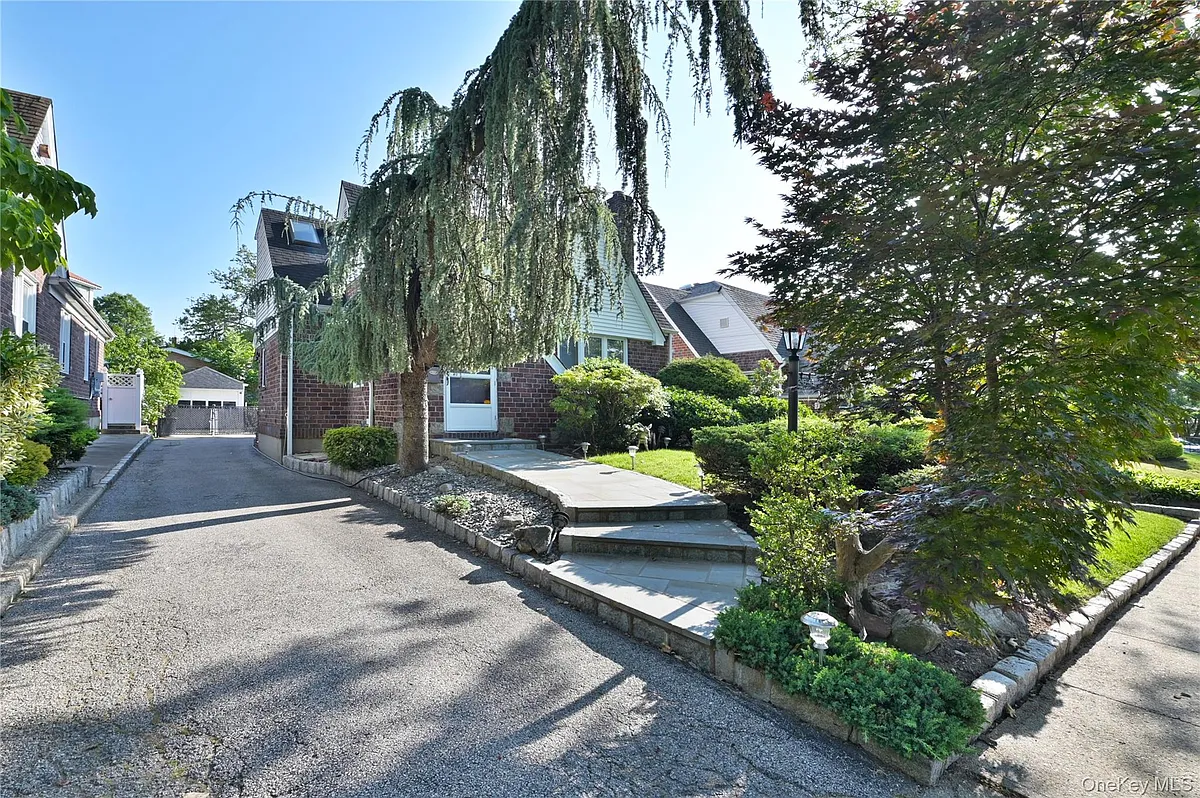 Building Photo - 24948 Rushmore Ter