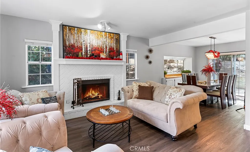 4 bed, 2.5 bath, 2204 sqft, $4,950 — Photo 3