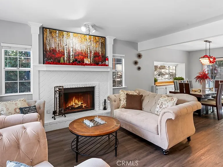 955 Teakwood Dr — Photo 3