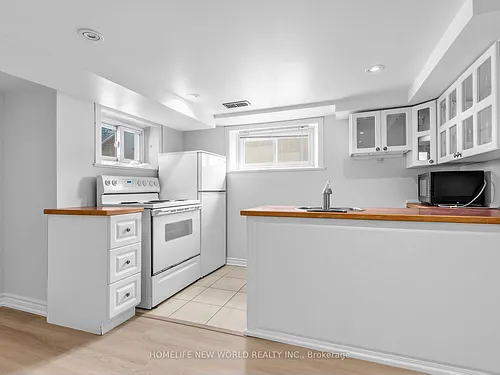 41 Binswood Ave #LOWER Photo 1