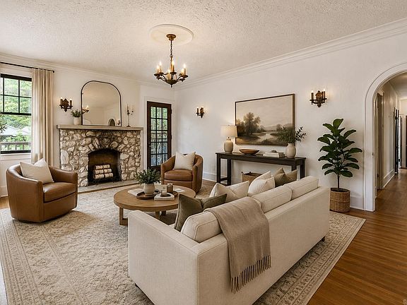 3rd image of 3905 Oakwood Rd