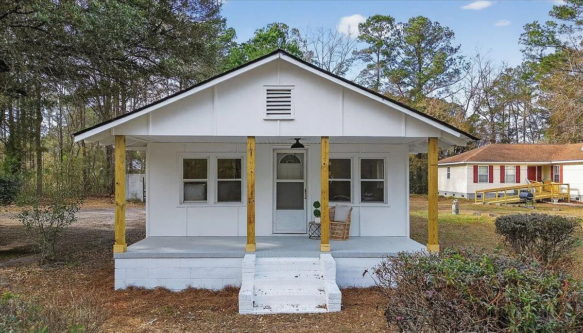 2 bed, 886 sqft, $1,750 — Photo 1