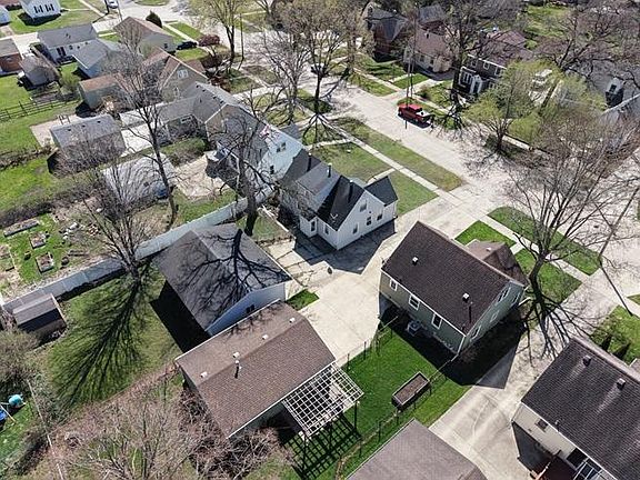 4th image of 646 9th St NE