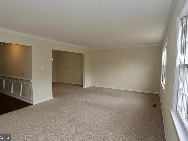 2215 N Somerset St — Photo 9