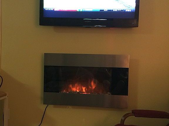 Livingroom with fireplace u